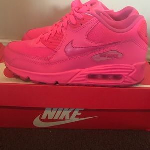 AirMax 90 2007 Size 7Y (GS) Hyper Pink